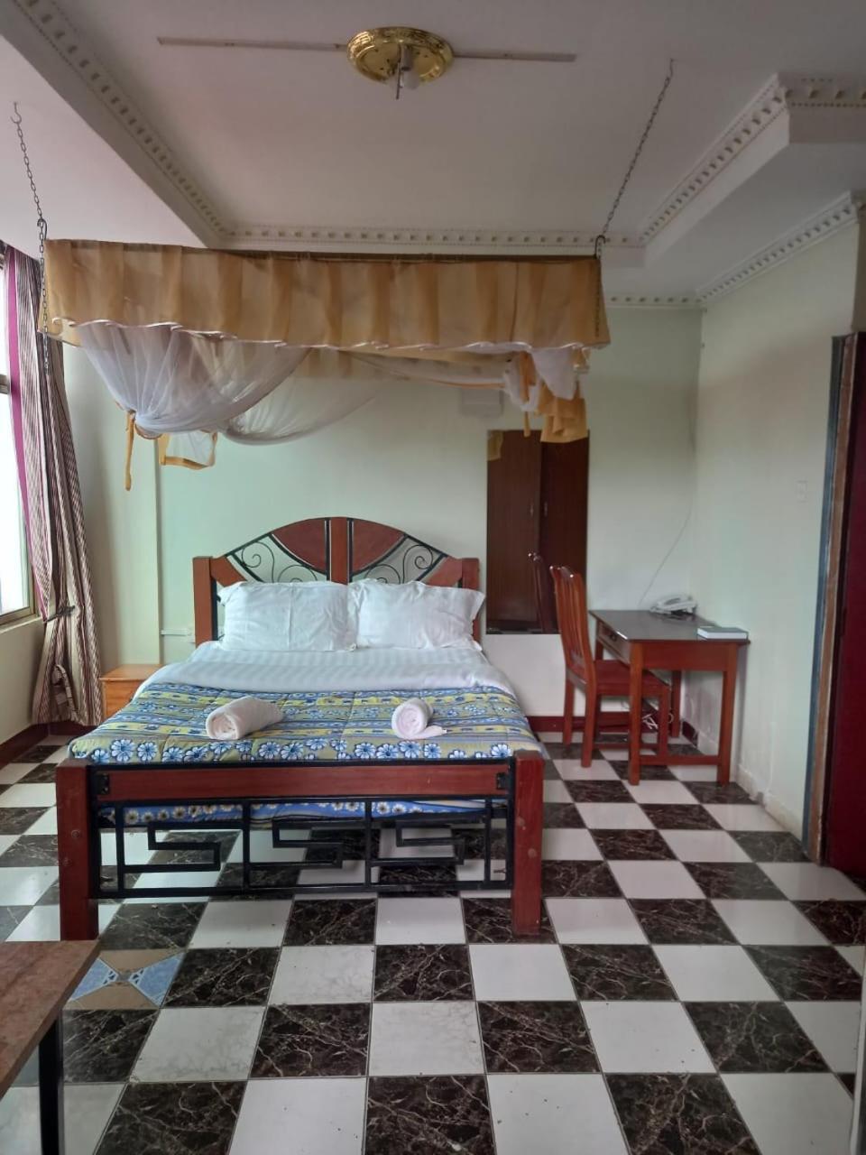 Newstead Hotel Naivasha Extérieur photo
